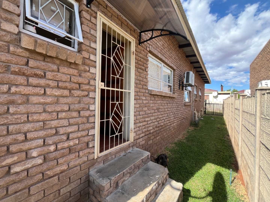 4 Bedroom Property for Sale in Keidebees Northern Cape